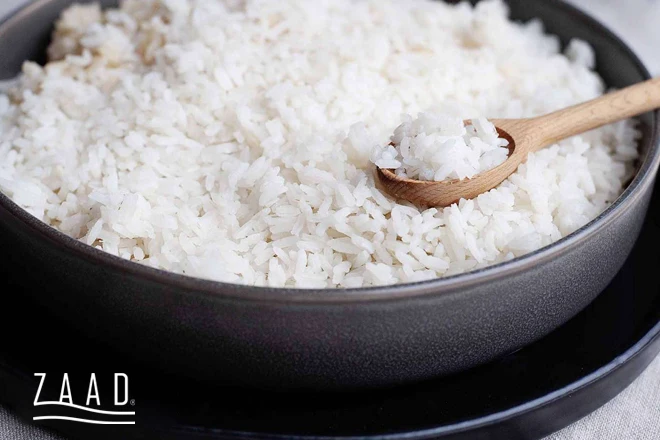 برنج پخته شده در بشقاب