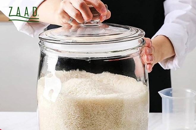 نگهداری برنج هاشمی در ظرف شیشه ای